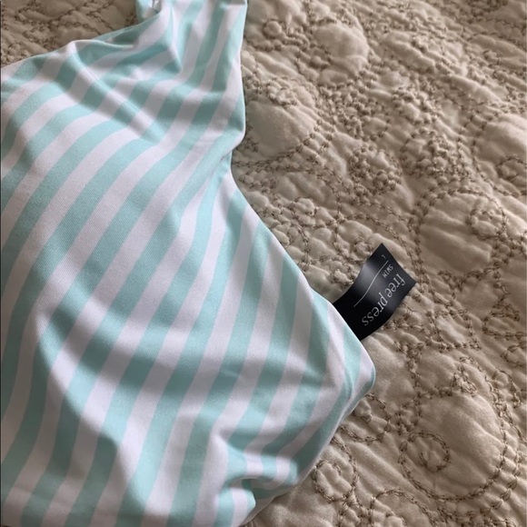 Bikini - Picture 4 of 4